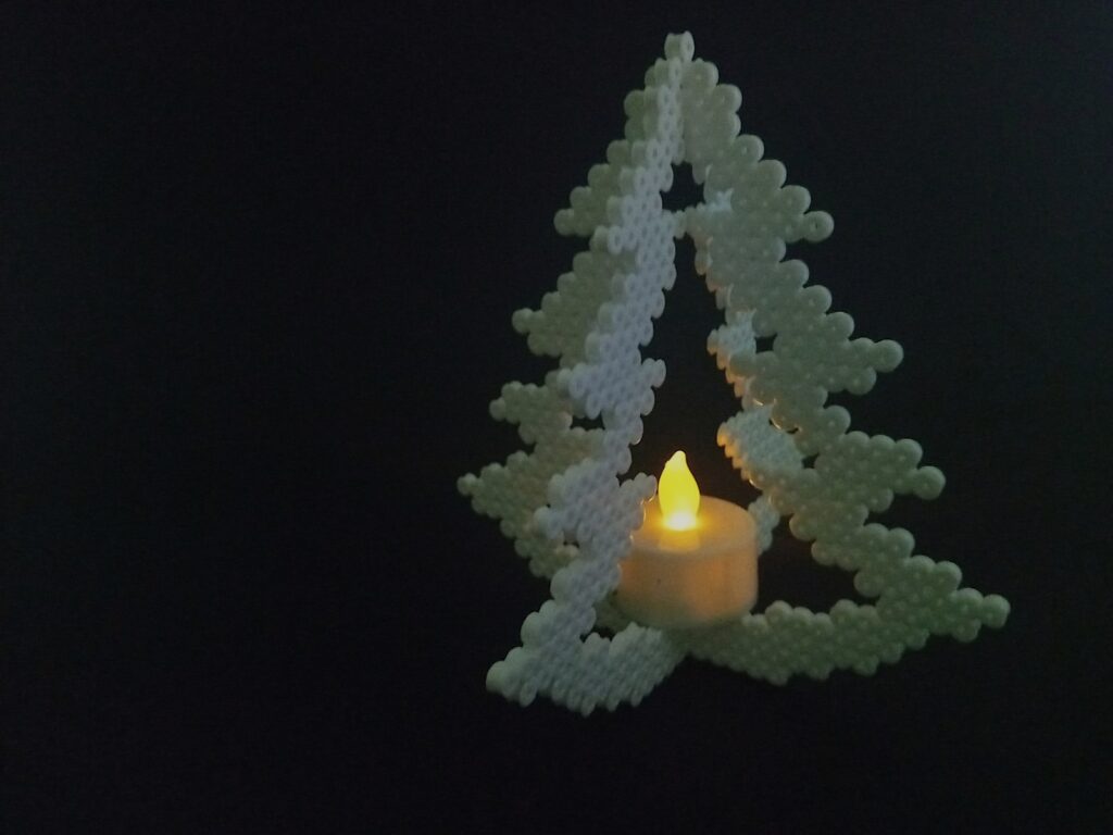 Fehér Karácsonyfa Sötétben